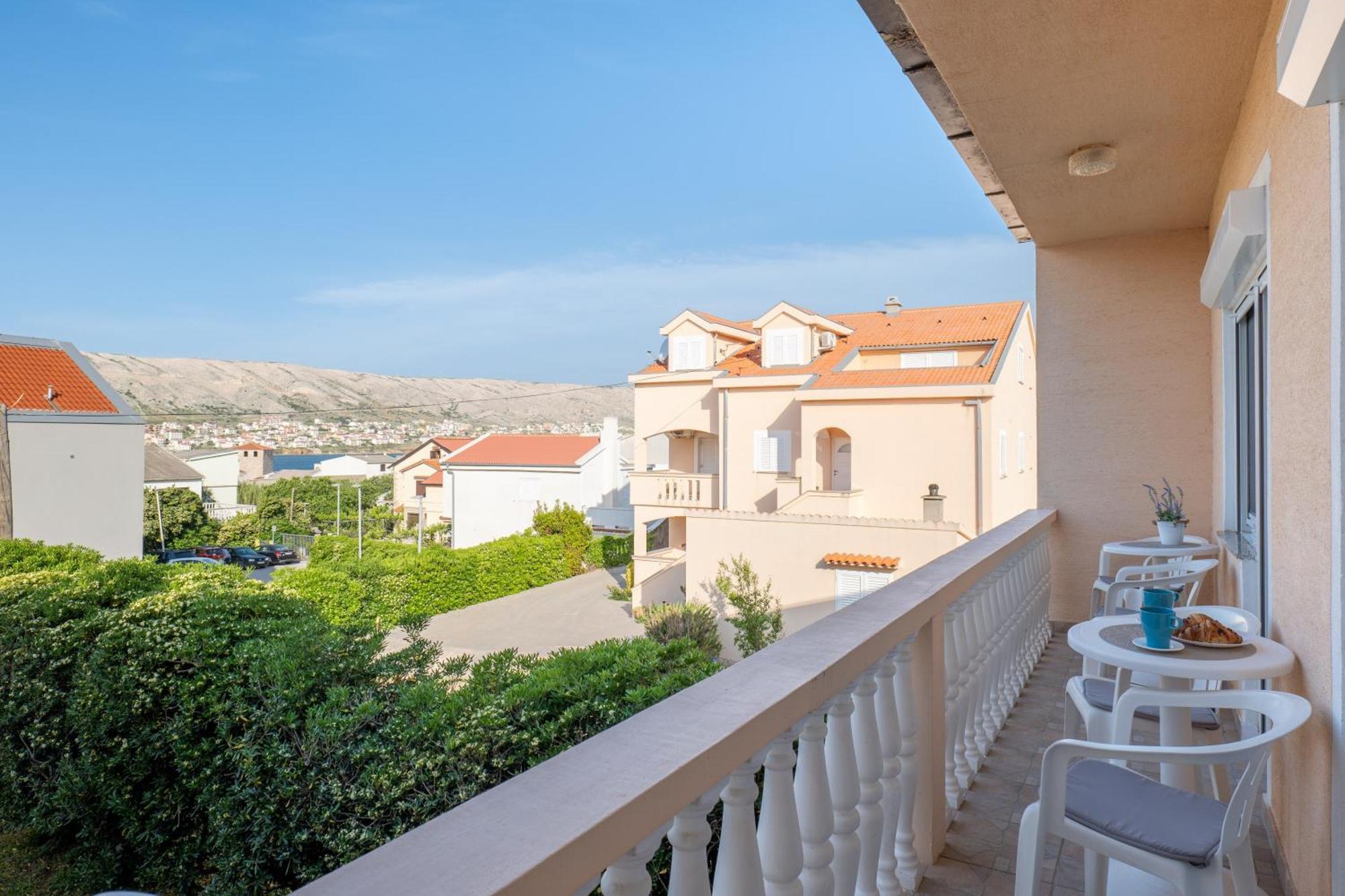 פג Apartment Wish - Two Bedrooms With 2 Ac Renewed מראה חיצוני תמונה